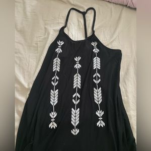 Maurice’s blank tank with white arrows